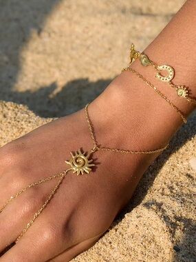18K Gold Plated Sun Pendant Hand Chain